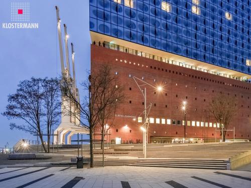 Public square in front of the Elbphilharmonie